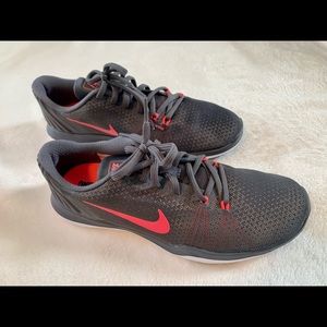 Nike Flywire Flex Supreme TR5 Trainers- Grey & Hot Pink.  Women’s size 9